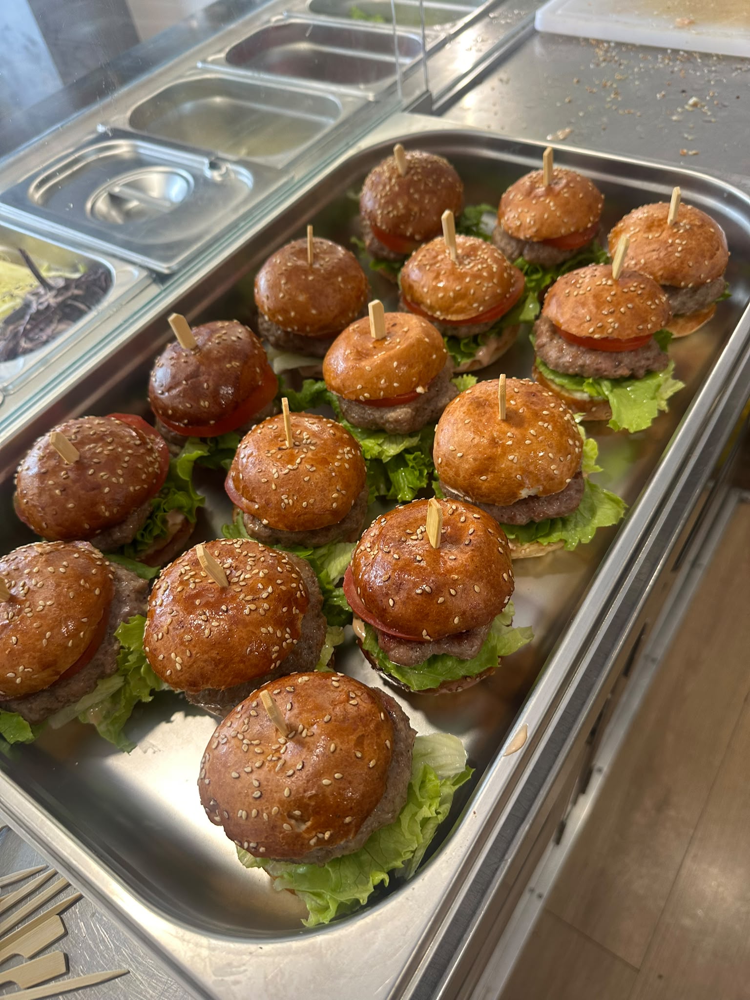 Mini burgeri Burger Bar by Art za catering